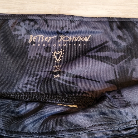Betsey Johnson Performance Cropped Leggings | Activewear | Yoga Pants - Picture 8 of 16